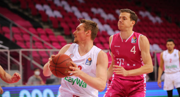 主教练更倾 主教练更倾